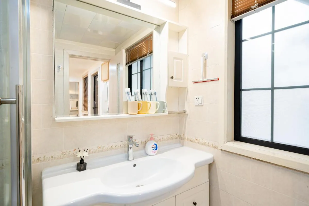 Image 2 of Shanghai Hills & Well-time Woodland 3 bedrooms Suite close to Photospot Wukang Mansion