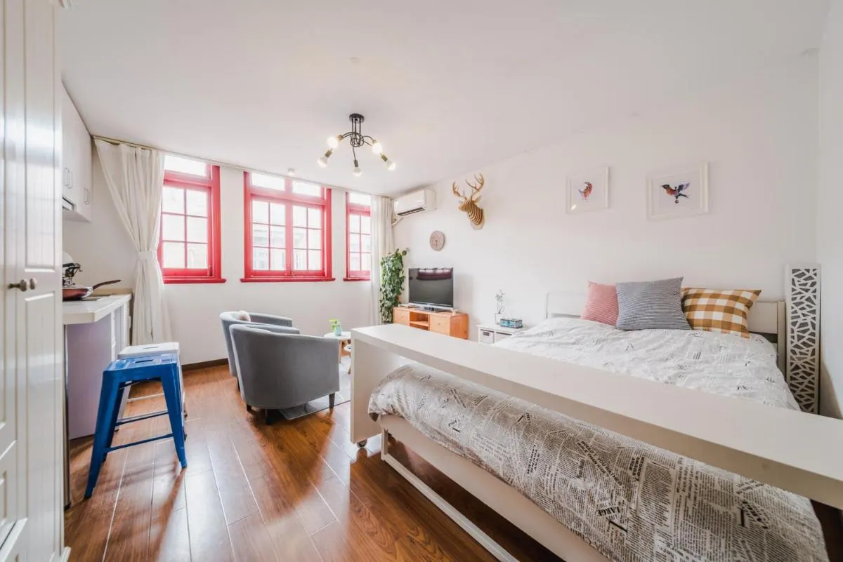 Image 1 of Shanghai Hills&XING 302 Homestay Near Mid Huaihai Rd and Metro Line 1&13