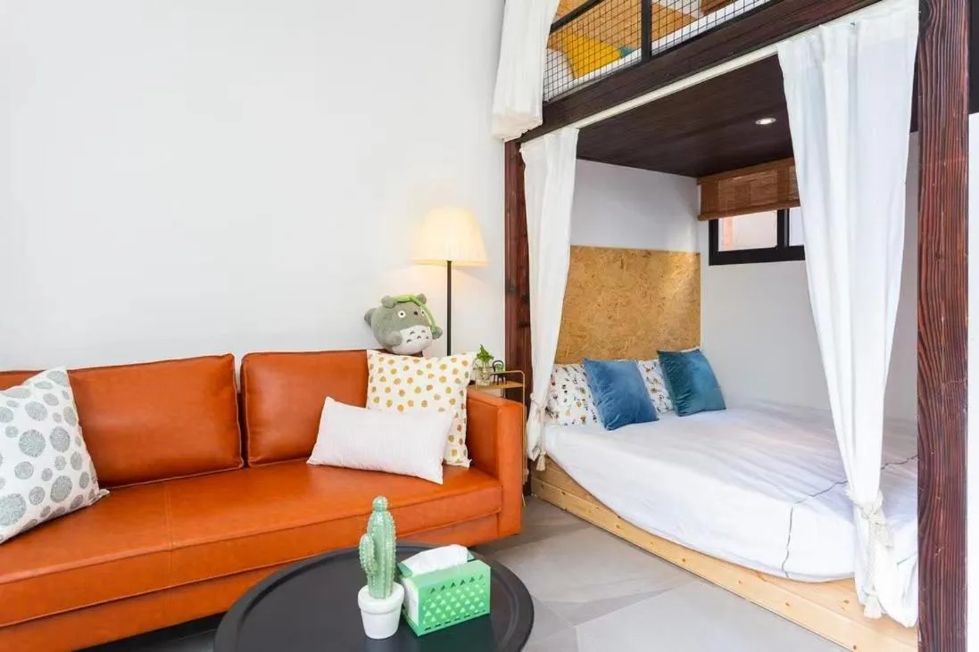 Image 1 of Shanghai Hills&XING 593 Homestay Mid Huaihai Rd Near Metro Line 1 North Zhongshan Rd