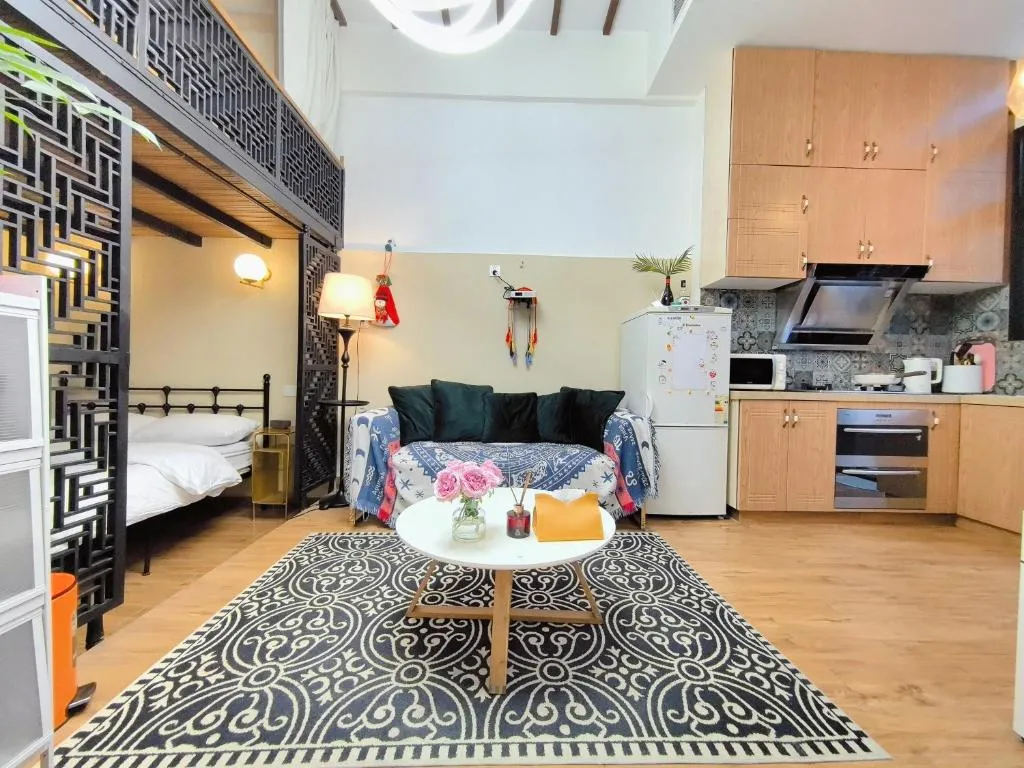 Image of Shanghai Hills & Zinn Happy Family Bnb Near Line1&14 South Huangpi Rd Mid Huaihai Rd