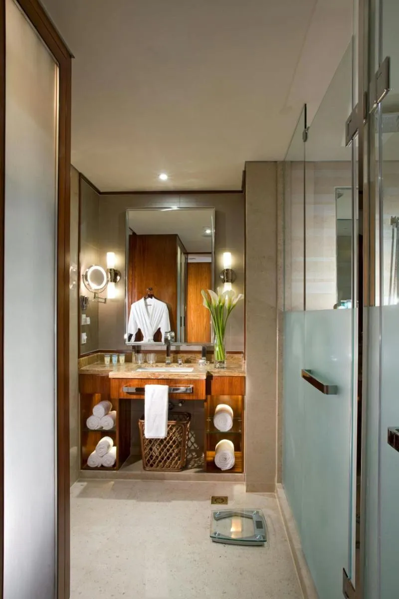 Image 3 of Sheraton Grand Shanghai Pudong Hotel & Residences