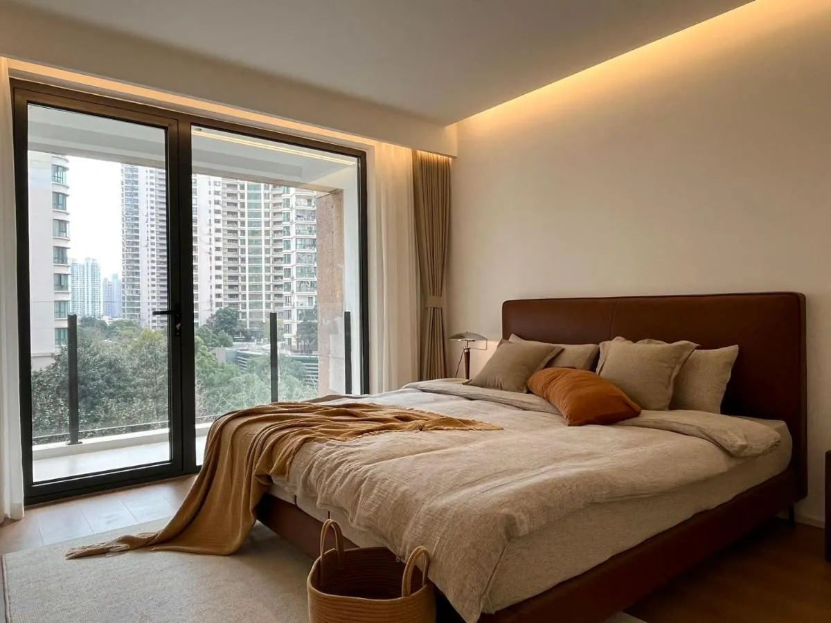 Image 2 of Sunny Abode 中远A 2Bedroom river view near Suzhou River