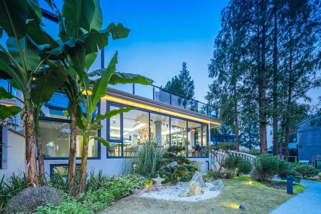 Image of Yinshu Lunasvilla Courtyard Garden Resort Hotel