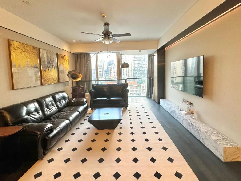 Image of ZHome-Luxury Three-bedroom Suite-Near the Bund