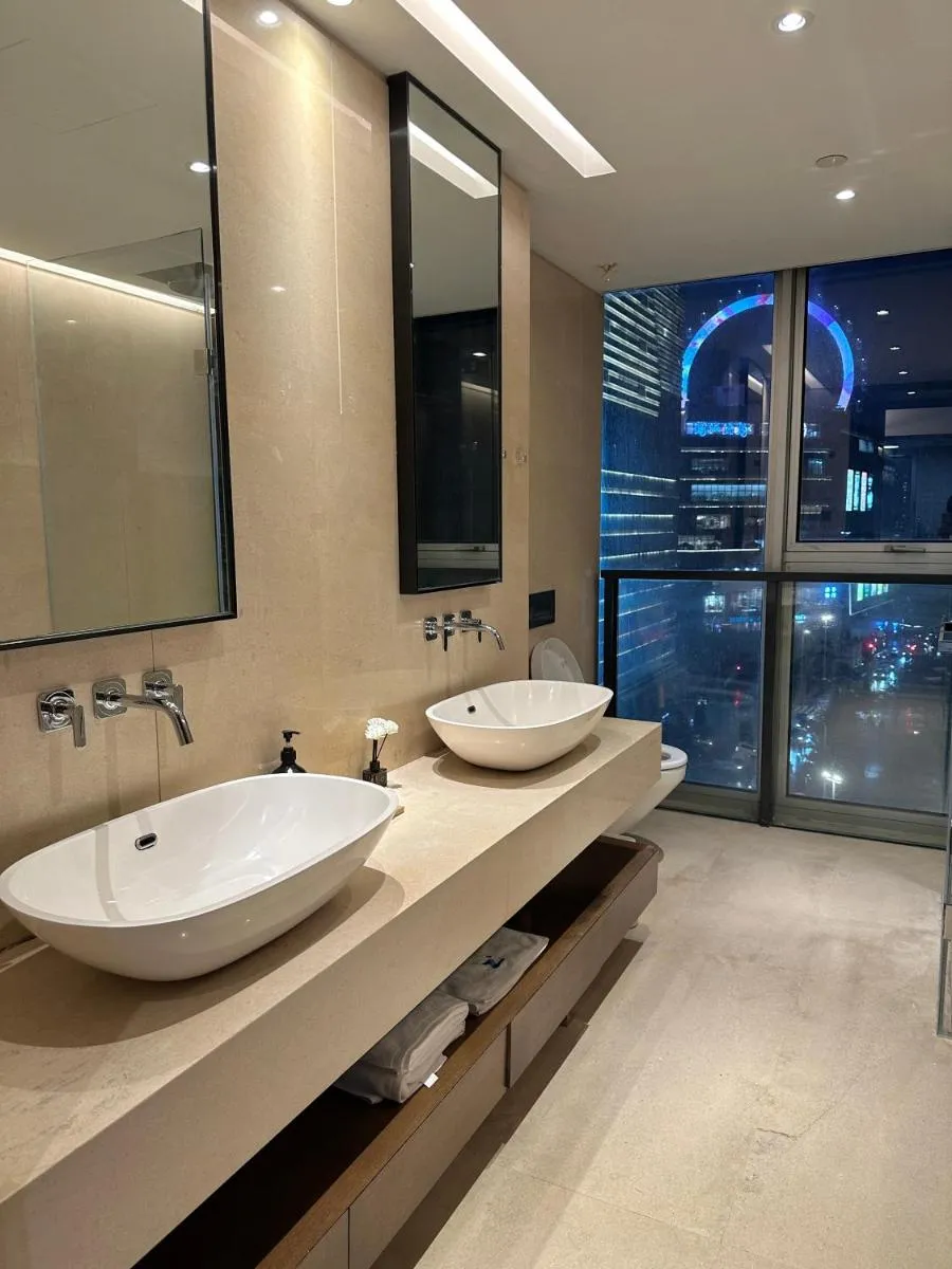Image 6 of ZHome-Luxury Three-bedroom Suite-Near the Bund