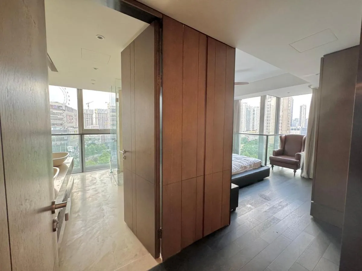 Image 2 of ZHome-Luxury Three-bedroom Suite-Near the Bund