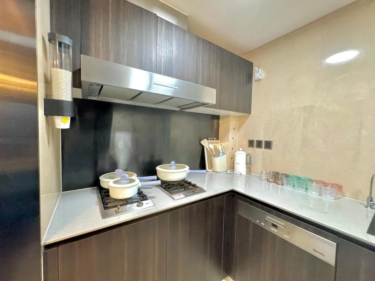 Image 3 of ZHome-Luxury Three-bedroom Suite-Near the Bund