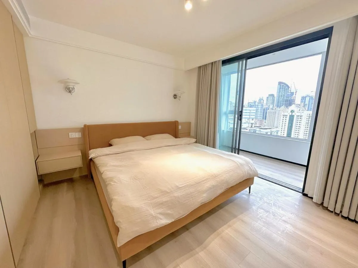 Image 1 of ZHome-Modern 3 bedrooms apartment – near NanJing Road