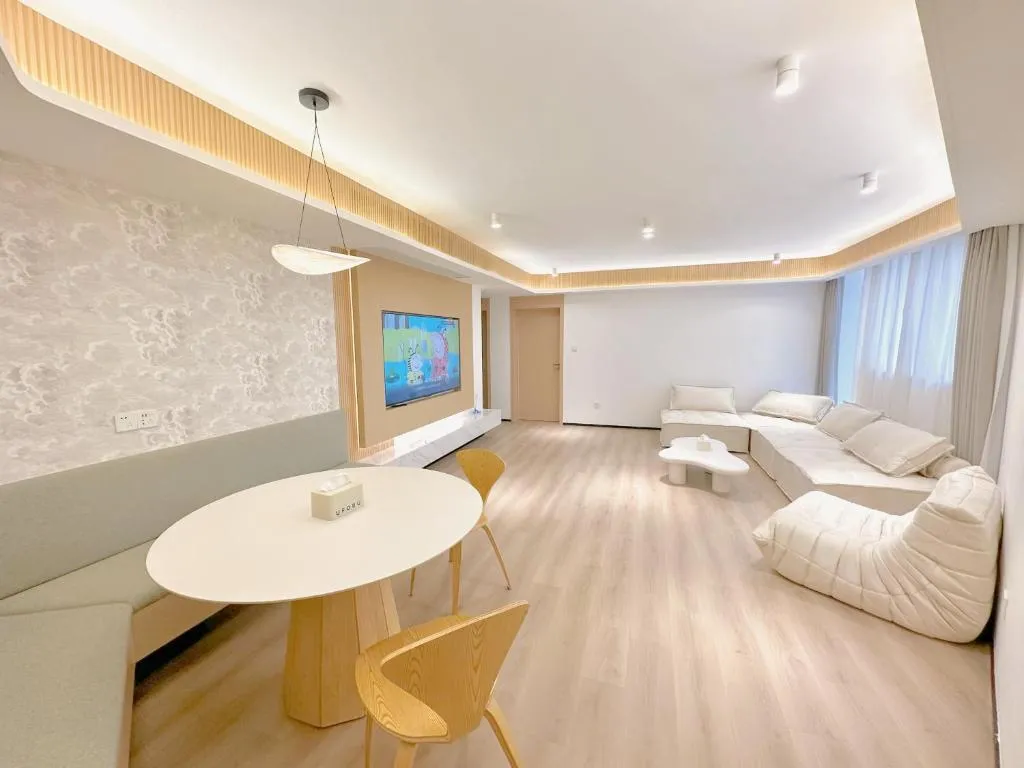 Image of ZHome-Modern 3 bedrooms apartment – near NanJing Road