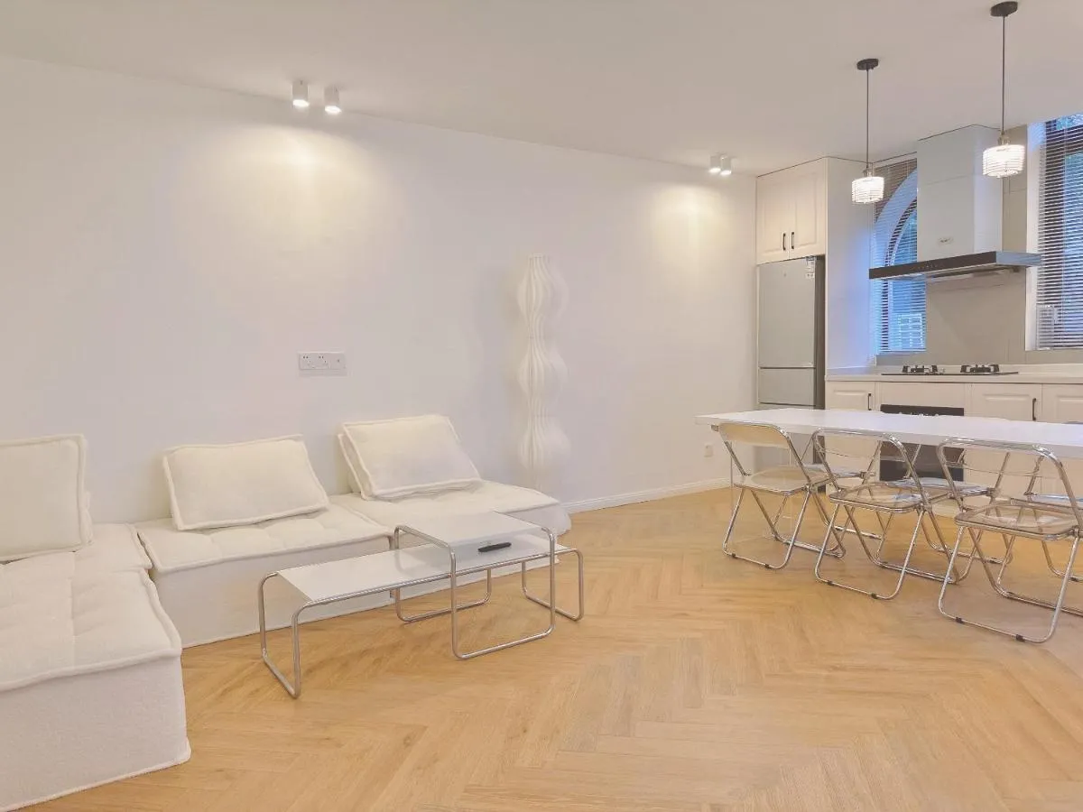 Image 2 of ZHome-Three floors 4 bedrooms – near Nanjing Road