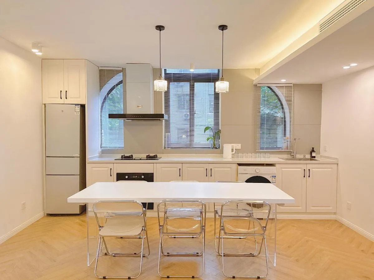 Image 1 of ZHome-Three floors 4 bedrooms – near Nanjing Road