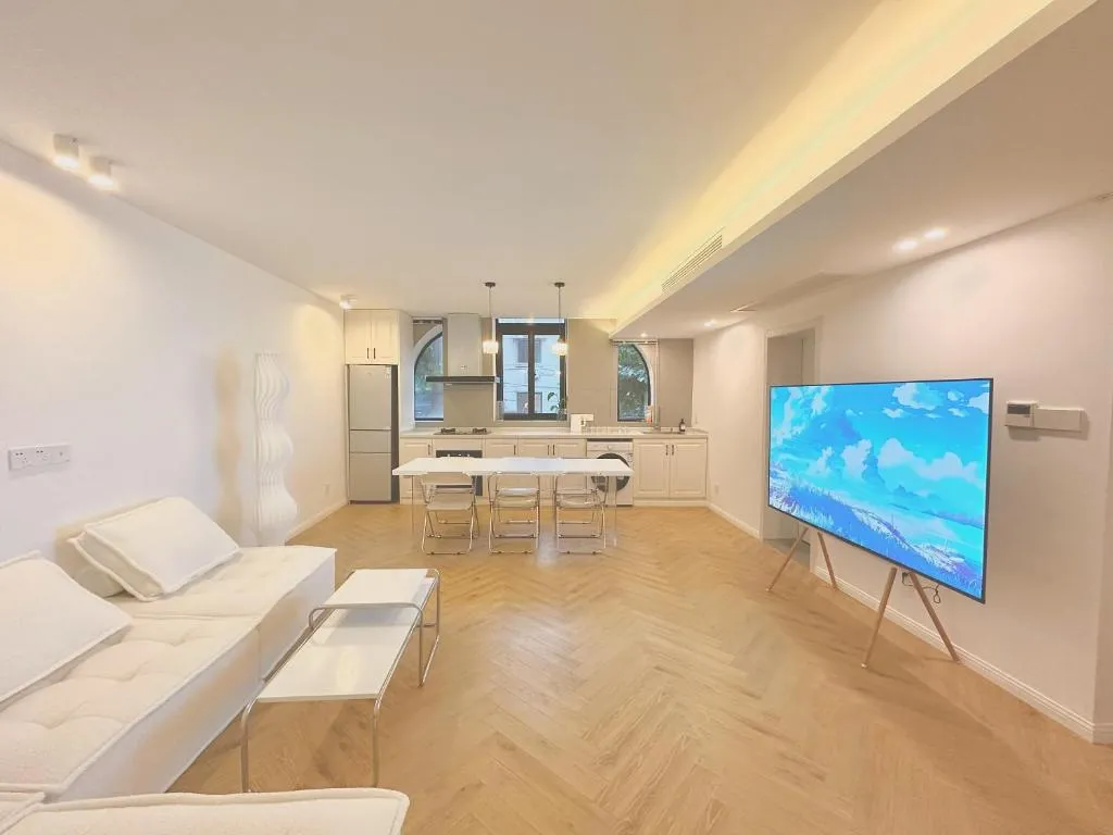 Image of ZHome-Three floors 4 bedrooms – near Nanjing Road
