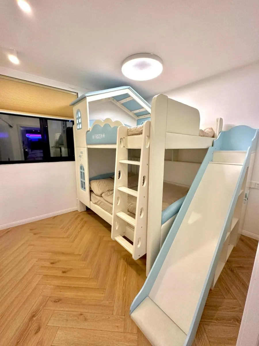 Image 3 of ZHome-Three floors 4 bedrooms – near Nanjing Road